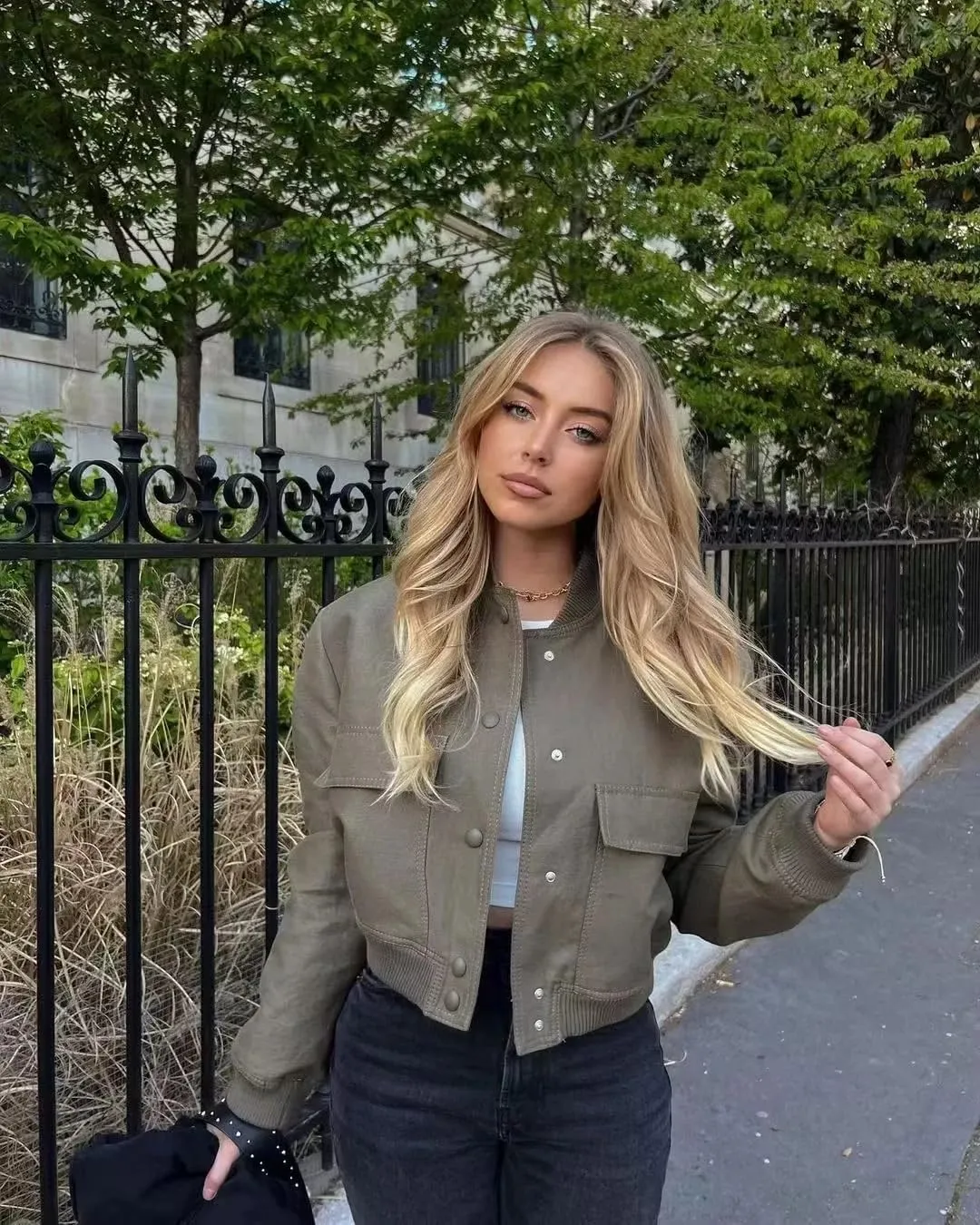 Women's Cropped Bomber Jacket Long Sleeve Lightweight Casual Button Down Baseball Varsity Jacket with Pockets
