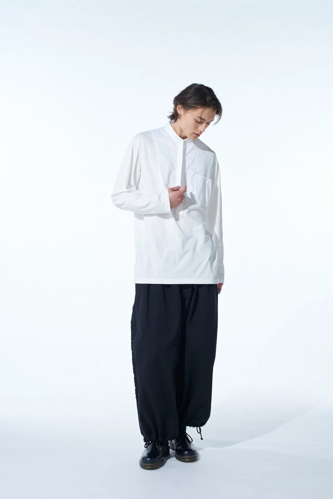 WOVEN AND JERSEY COMBINATIONS STAND COLLAR HENLEY NECK PULLOVER